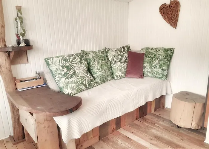 Le Crusoe A L'etang D'anty -meuble De Tourisme Apartmán *